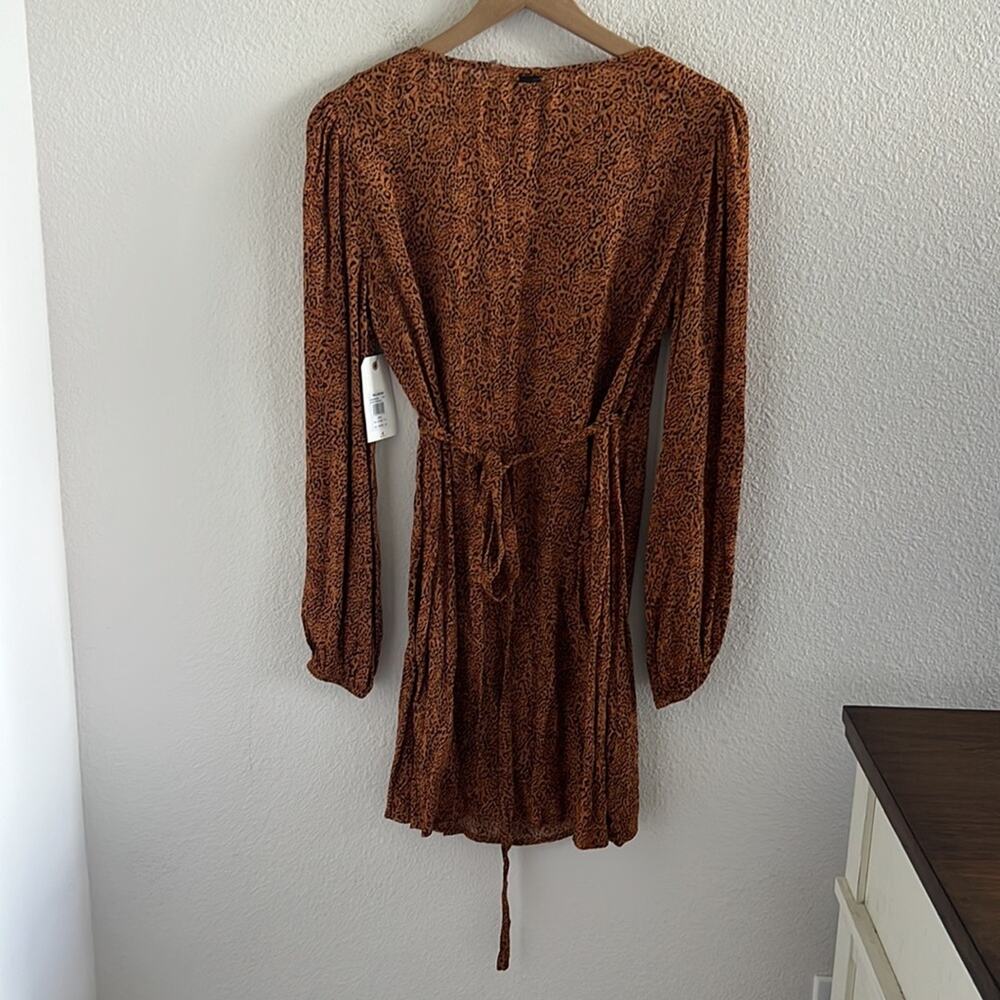 NWT Billabong Spring Romance Leopard Print Wrap Dress Long Sleeve Medium - Picture 2 of 10